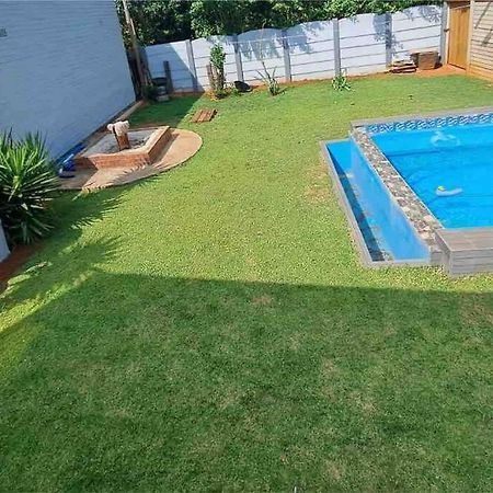 Entire 2 Bedroom House With Jacuzzi And Pool! Meyerton Extérieur photo