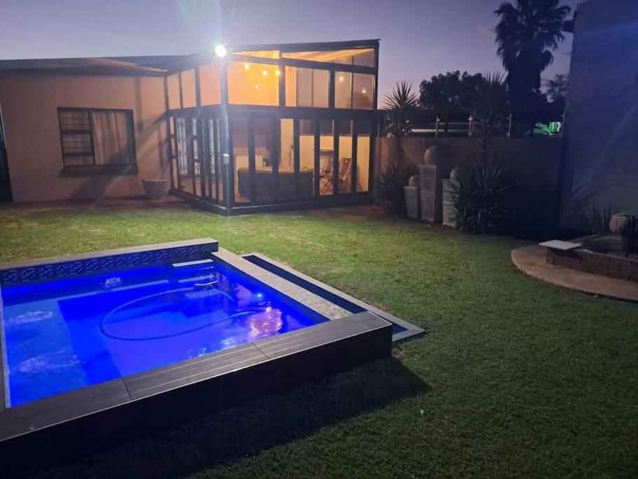 Entire 2 Bedroom House With Jacuzzi And Pool! Meyerton Extérieur photo